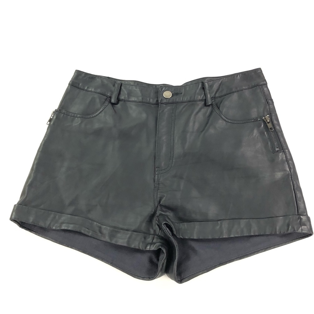 Fora Women’s Black Pleather Shorts M
